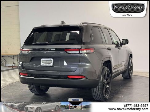 Used 2023 Jeep Grand Cherokee Altitude AWD/4WD image 10