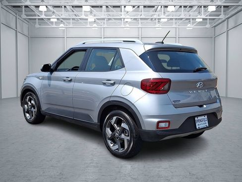 Certified 2025 Hyundai Venue SEL FWD image 6