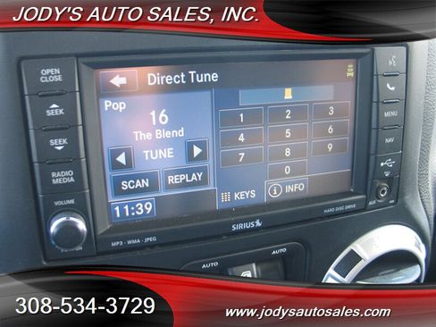 Used 2015 Jeep Wrangler Unlimited Sahara w/ Connectivity Group AWD/4WD image 12