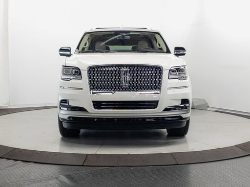 Used 2024 Lincoln Navigator Reserve AWD/4WD image 2