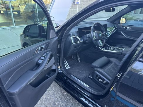 Used 2024 BMW X7 xDrive40i w/ M Sport Package AWD/4WD image 9