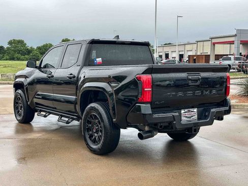 Used 2025 Toyota Tacoma SR5 AWD/4WD image 5