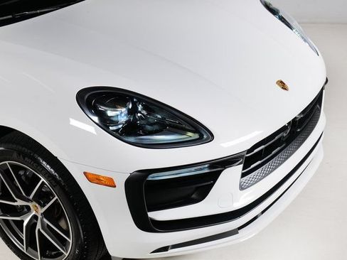 Certified 2023 Porsche Macan AWD/4WD image 33
