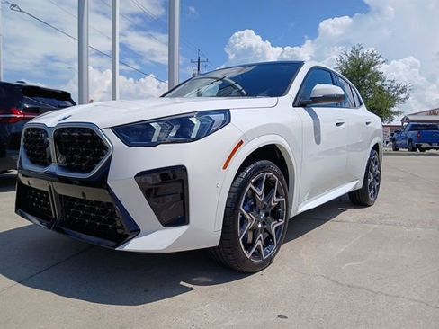 New 2026 BMW X2 xDrive28i AWD/4WD image 3
