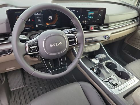 New 2026 Kia Carnival EX image 2