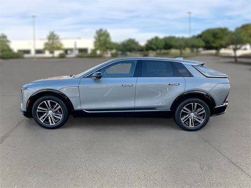 New 2026 Cadillac Lyriq Luxury image 3