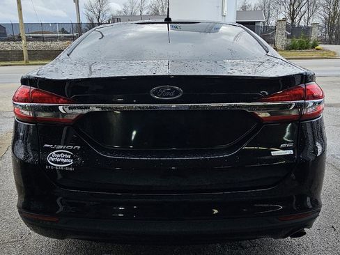 Used 2017 Ford Fusion SE w/ Fusion SE Technology Package image 6