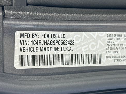 Used 2023 Jeep Grand Cherokee Laredo AWD/4WD image 29