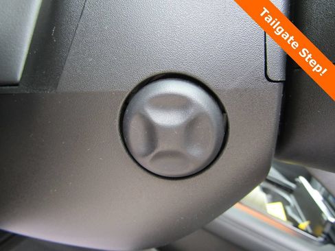 Used 2025 GMC Yukon Denali AWD/4WD image 9