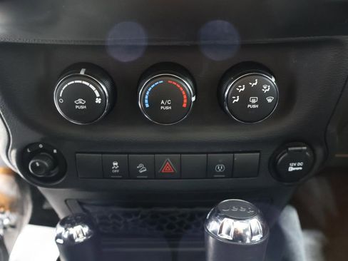 Used 2014 Jeep Wrangler Unlimited Rubicon w/ Connectivity Group image 28