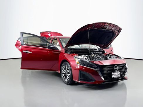 Used 2025 Nissan Altima 2.5 SV FWD image 18