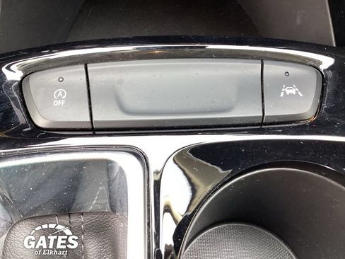 Used 2025 Chevrolet Trax LT w/ LT Convenience Package FWD image 29