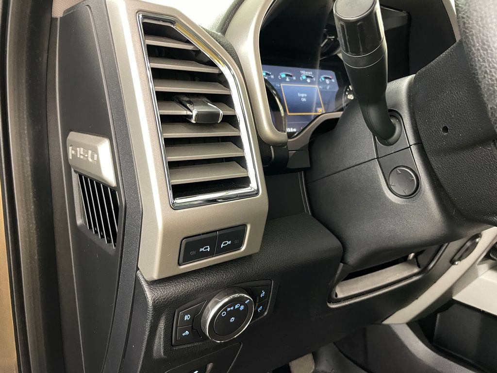 Used 2016 Ford F150 Lariat w/ Equipment Group 502A Luxury AWD/4WD image 26