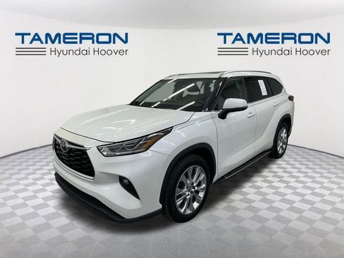 Used 2023 Toyota Highlander Limited FWD image 1