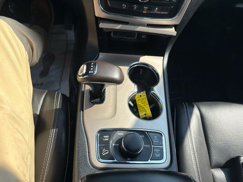 Used 2014 Jeep Grand Cherokee Overland w/ Advanced Technology Group AWD/4WD image 24