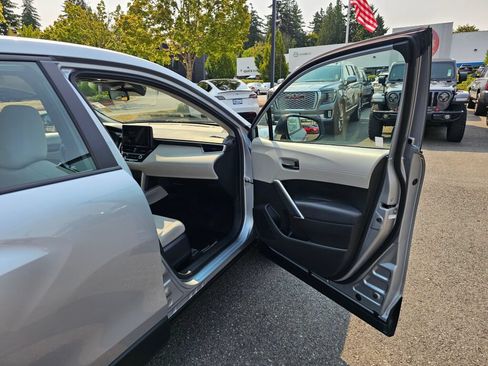 Used 2024 Toyota Corolla Cross L FWD image 27