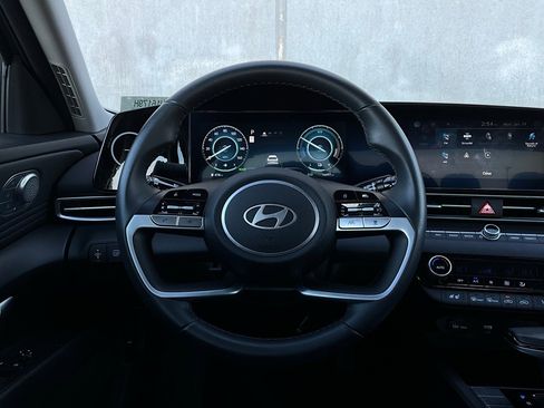 Used 2025 Hyundai Elantra Limited image 38