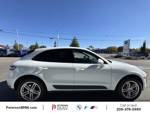 Used 2024 Porsche Macan image 8