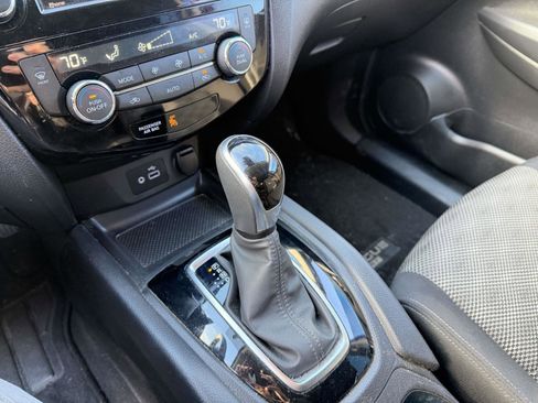 Used 2020 Nissan Rogue Sport SV image 32