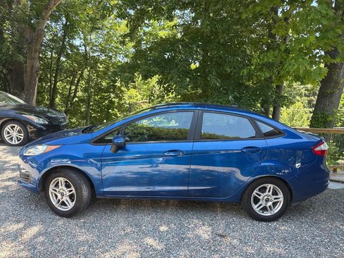 Used 2019 Ford Fiesta SE FWD image 3