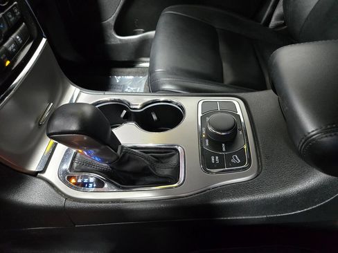 Used 2022 Jeep Grand Cherokee Limited AWD/4WD image 30