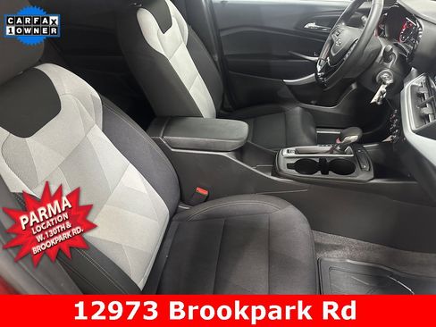 Certified 2025 Chevrolet Trax RS w/ Sunroof Package image 22