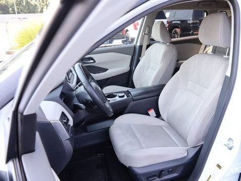 Used 2025 Nissan Rogue SV AWD/4WD image 9