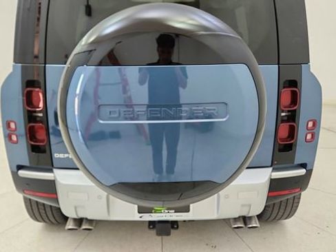 Used 2024 Land Rover Defender 110 SE image 11