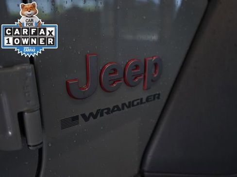 Used 2023 Jeep Wrangler Unlimited Rubicon w/ Cold Weather Group AWD/4WD image 15