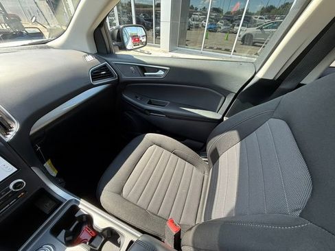 Used 2022 Ford Edge SE w/ Black Appearance Package image 21