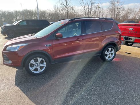 Used 2015 Ford Escape SE w/ Equipment Group 201A image 5