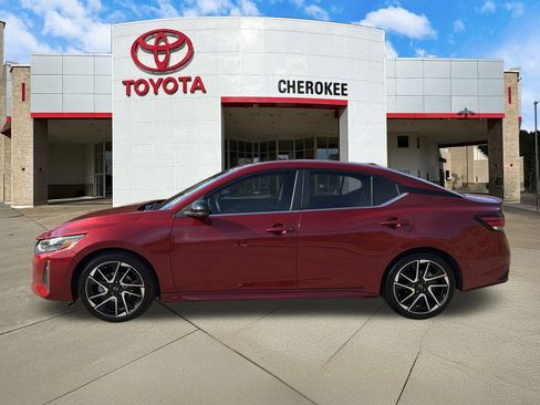 Used 2024 Nissan Sentra SR w/ SR Premium Package image 8