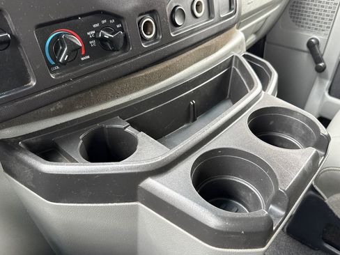 Used 2009 Ford E-350 and Econoline 350 Super Duty RWD image 27