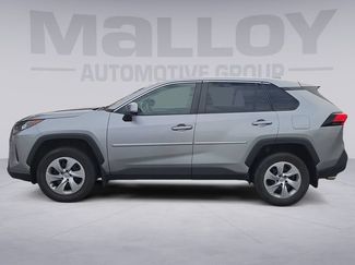 Used 2022 Toyota RAV4 LE AWD/4WD video 2