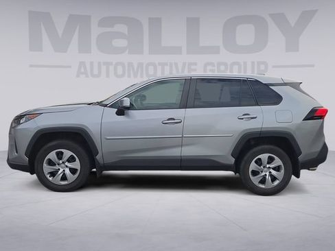 Used 2022 Toyota RAV4 LE AWD/4WD image 2