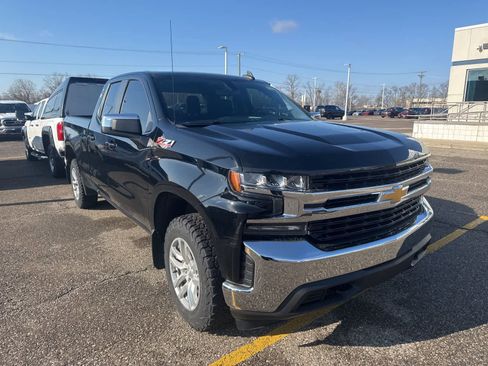 Used 2021 Chevrolet Silverado 1500 LT w/ Z71 Off-Road Package image 6