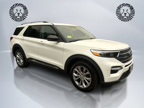 Used 2023 Ford Explorer XLT w/ Equipment Group 202A AWD/4WD image 3