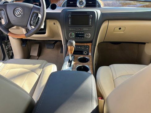 Used 2011 Buick Enclave CXL image 34