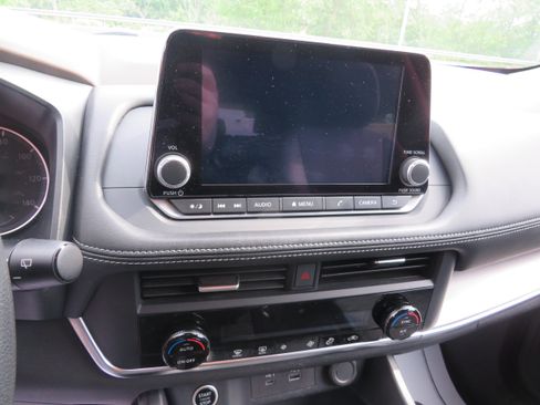 Used 2023 Nissan Rogue SV AWD/4WD image 13