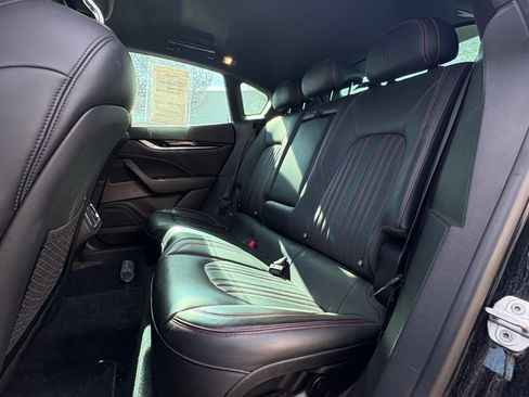 Used 2019 Maserati Levante image 15