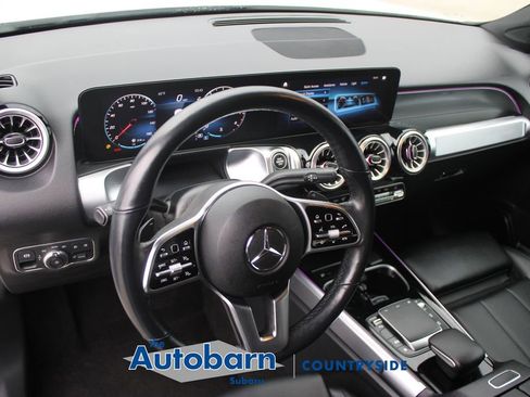 Used 2023 Mercedes-Benz GLB 250 4MATIC w/ Premium Package image 11