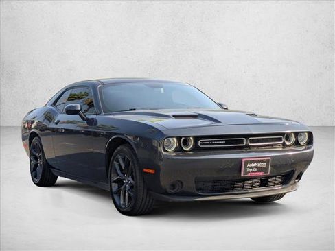 Used 2019 Dodge Challenger SXT image 3