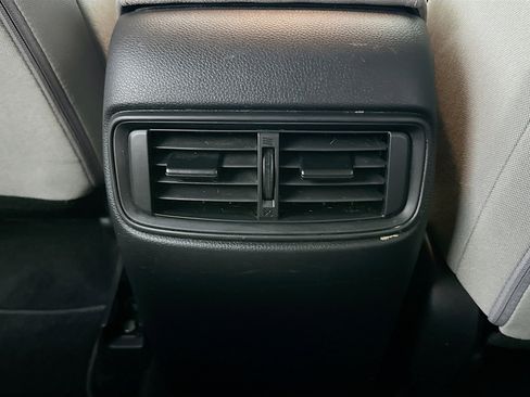 Used 2018 Honda CR-V LX image 27