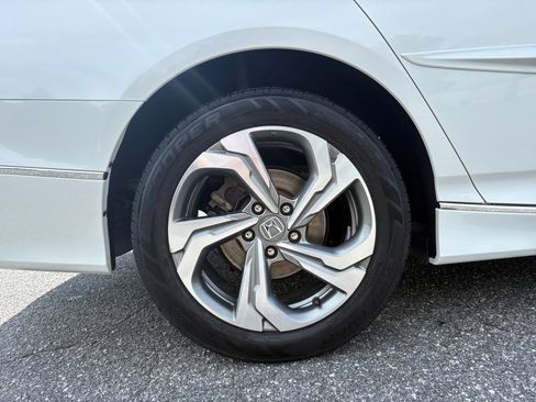 Used 2018 Honda Accord EX image 27