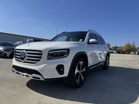 Certified 2025 Mercedes-Benz GLB 250 image 3