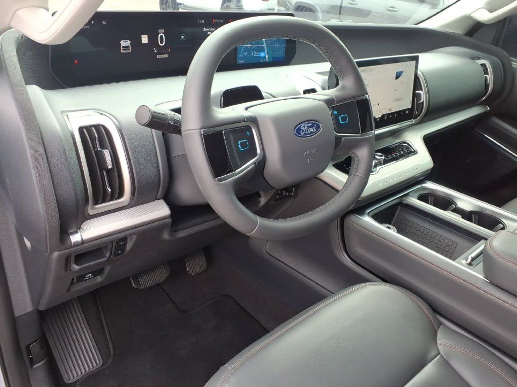 Used 2025 Ford Expedition Active RWD image 26