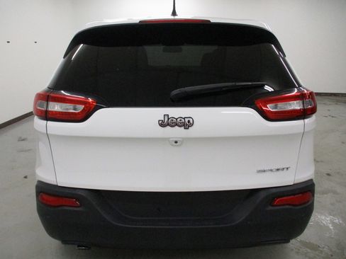 Used 2017 Jeep Cherokee Sport w/ Cold Weather Group image 6