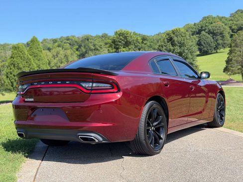 Used 2018 Dodge Charger SXT w/ Blacktop Package RWD image 24