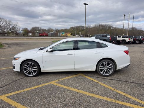 Used 2025 Chevrolet Malibu LT FWD image 2