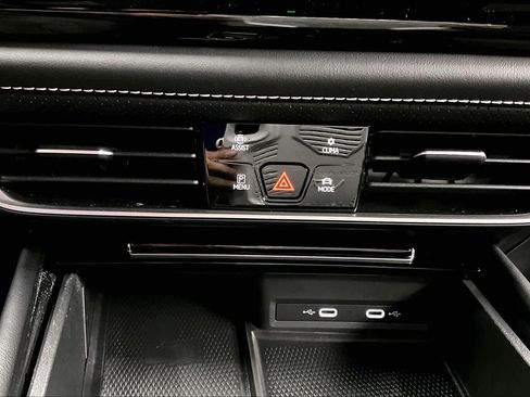 Used 2024 Volkswagen Atlas Cross Sport SE image 35